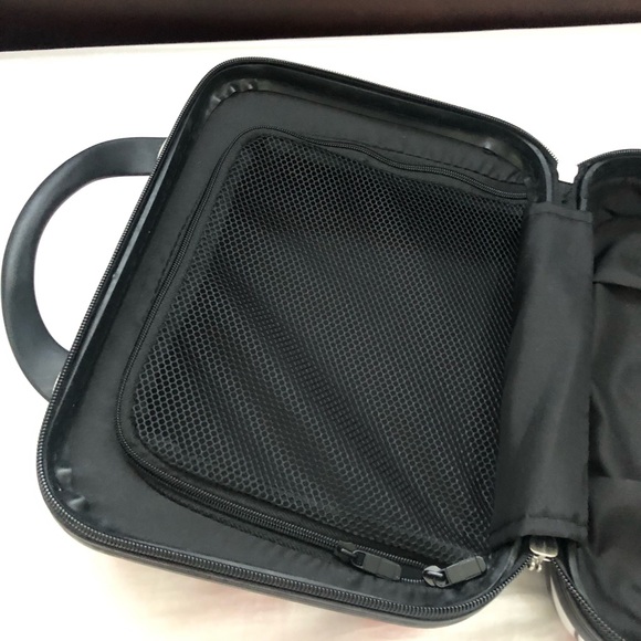 Hello Kitty hardshell travel case - Picture 10 of 12